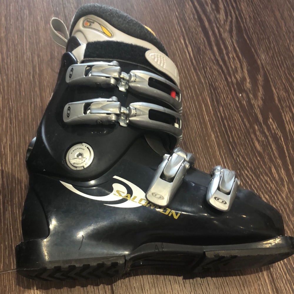 Salomon Ski 🎿 Boots (size 24.5)